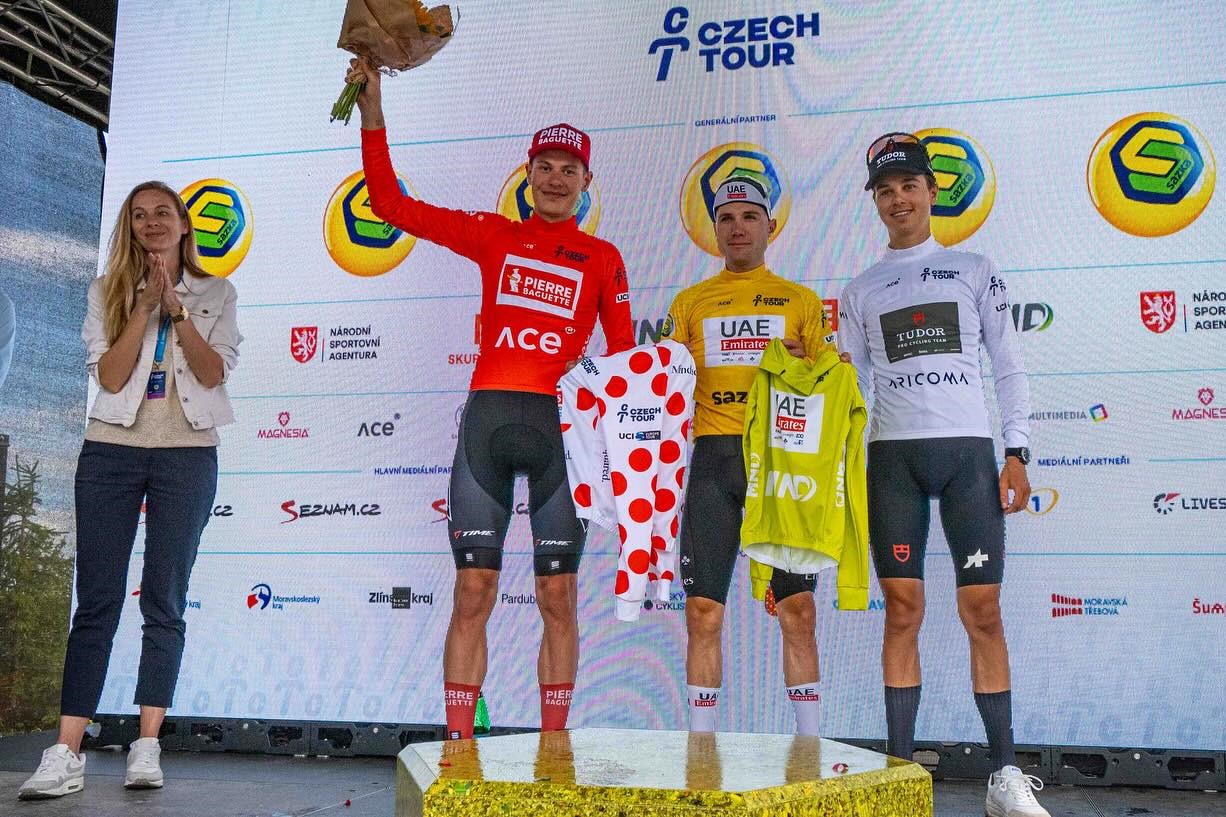 Nejlepší český závodník při Czech Tour 2024 - ve společnosti Marca Hirschiho a Marco Brennera